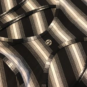 Lululemon ladies M B/W workout top